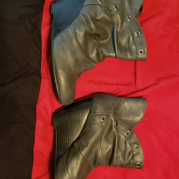 Boots - Picture 2 of 3